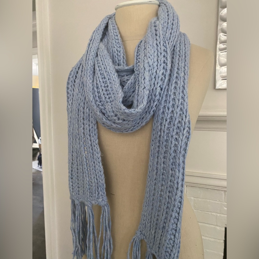 GAP scarf NEVER WORN - sky blue - one size